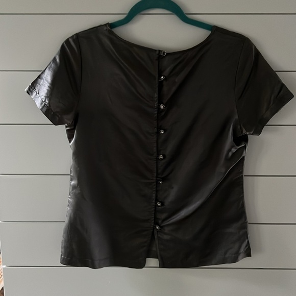 Steve Madden short sleeve gray blouse with decorative button up back. - Picture 2 of 7